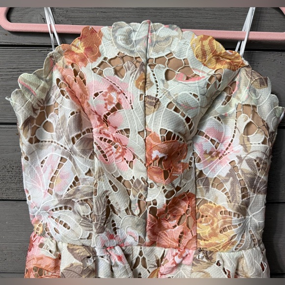 LIKE NEW Elliatt Adelynn Floral Lace Midi Dress Sz Medium - Picture 6 of 15